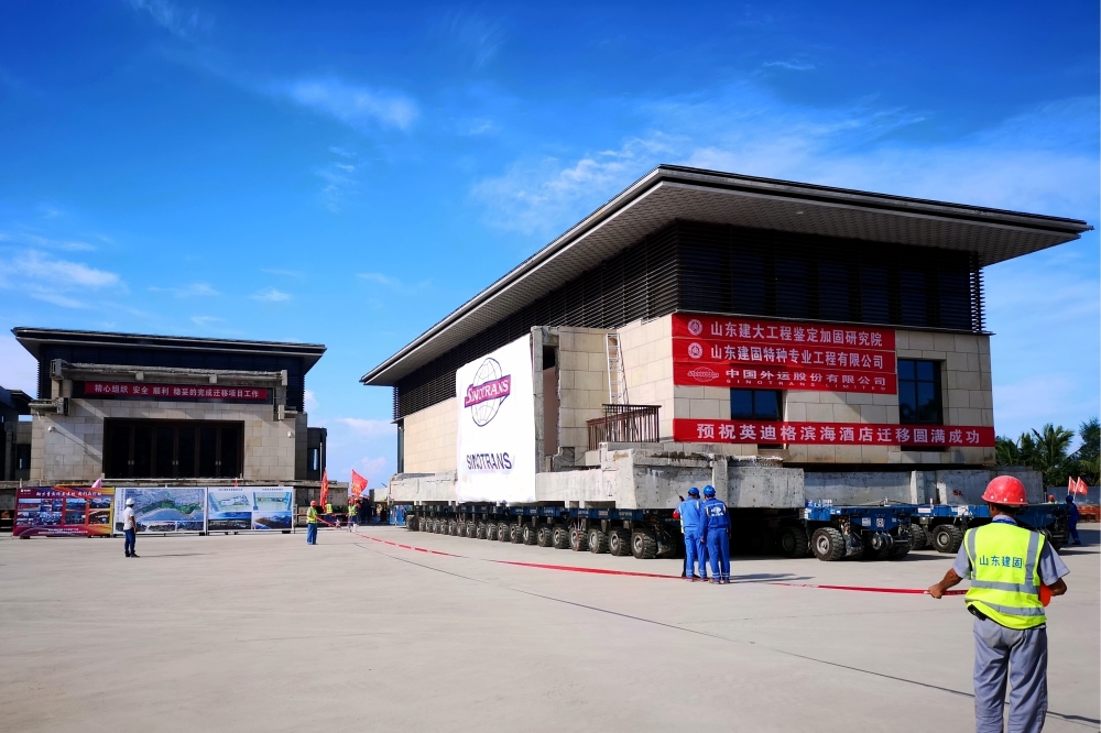 目前國(guó)內(nèi)建筑物拖車(chē)移位規(guī)模最大、單體最重、單體最長(zhǎng)的建筑物拖車(chē)移位--海南英迪格濱海酒店移位設(shè)計(jì)、移位施工、檢測(cè)鑒定、健康監(jiān)測(cè)